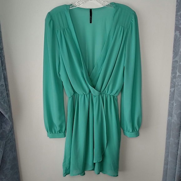 Lulu's light green wrap dress - Picture 1 of 7